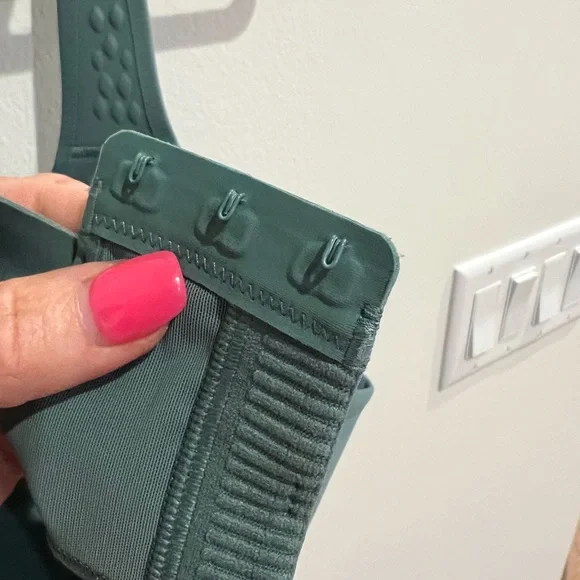 Lululemon AirSupport Bra High Support, 36DD Tidewater Teal / Vapor - Picture 7 of 13